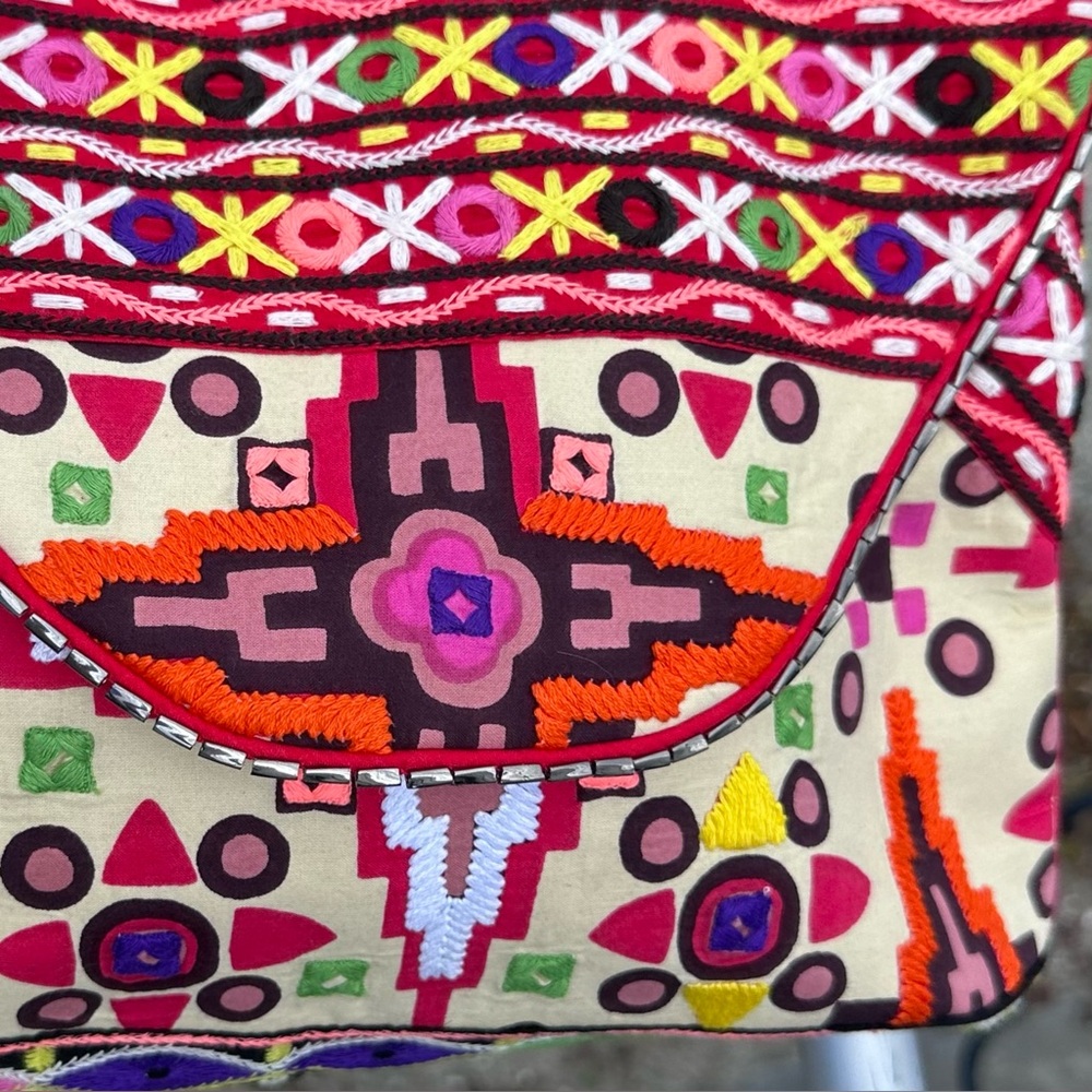 Embroidered Tribal Pattern Fold-Over Clutch - Multicolor - Picture 7 of 12